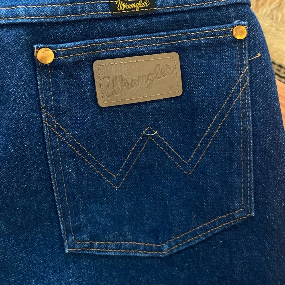 Mens Wranglers! Fits like a womens 12-14. Brand New, 2 pairs